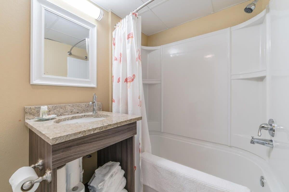Ground Floor Ocean Front Studio - Caravelle Resort 124 Myrtle Beach Eksteriør bilde
