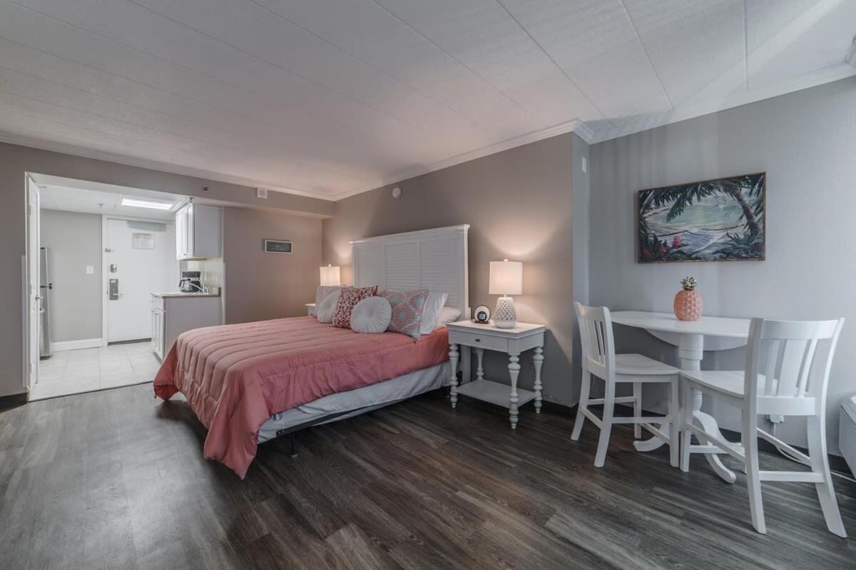 Ground Floor Ocean Front Studio - Caravelle Resort 124 Myrtle Beach Eksteriør bilde